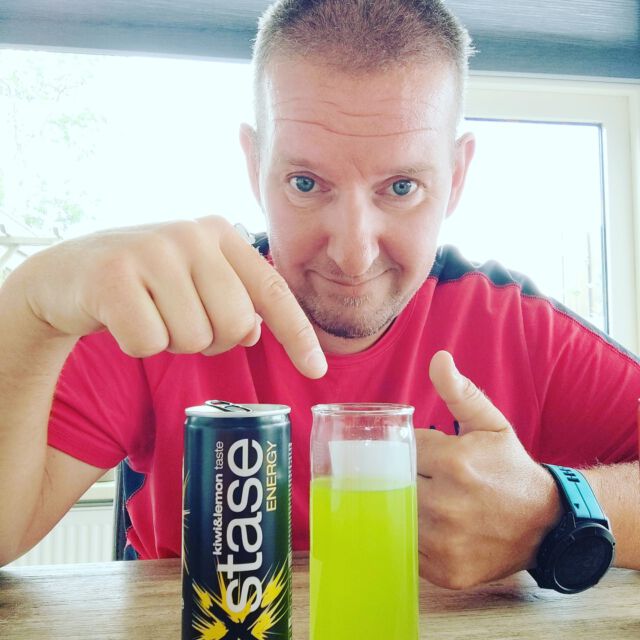 27 juni 2023: 
Vandaag is het dinsdag en buiten waait het hard. Ik heb weer een aantal dozen/bestellingen ingepakt met #energydrinks waaronder deze #exstase die erg lekker smaakt. Om half drie ga ik Florian weer van school halen en dan moeten we in de loop van de middag nog even nar #Uithuizen om zijn ID kaart te laten verlengen...
Jij nog iets bijzonders doen of gedaan ?

www.Blikjeswinkel.EU (daar kun je lekkere energydrinks bestellen !)